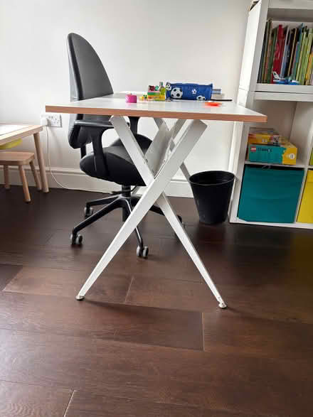Photo of free Desk (Fulham Palace Rd SW6) #4