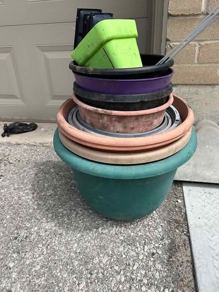 Photo of free Various plant pots containers (L5L 5P5) #1