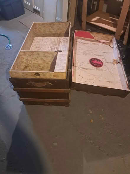 Photo of free Trunk (St.clair and Christie) #4