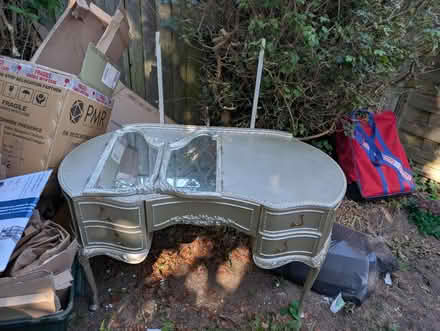 Photo of free Vintage dressing table (Pettswood) #2