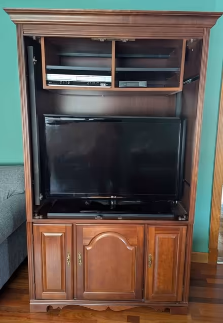 Photo of free Broyhill Entertainment center (Parlin, NJ) #2