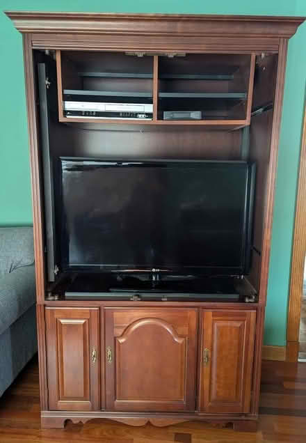 Photo of free Broyhill Entertainment center (Parlin, NJ) #2