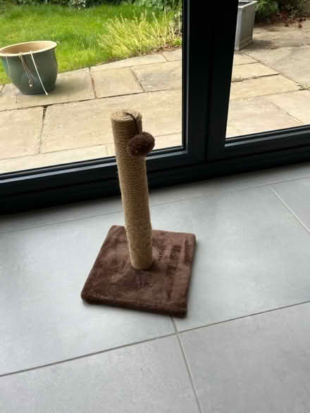 Photo of free Cat scratching post (RH12) #1