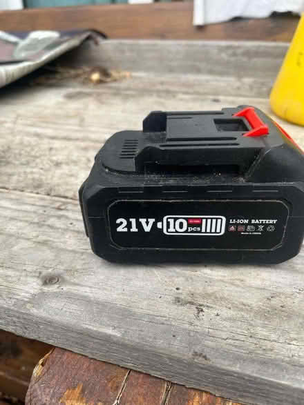 Photo of free Battery 21v (CT16) #1