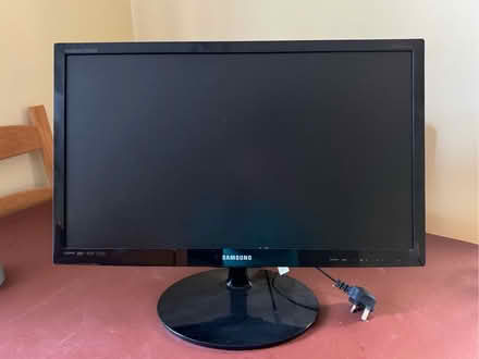 Photo of free Samsung Flat Screen TV (27 in) (Bloomfield) #1