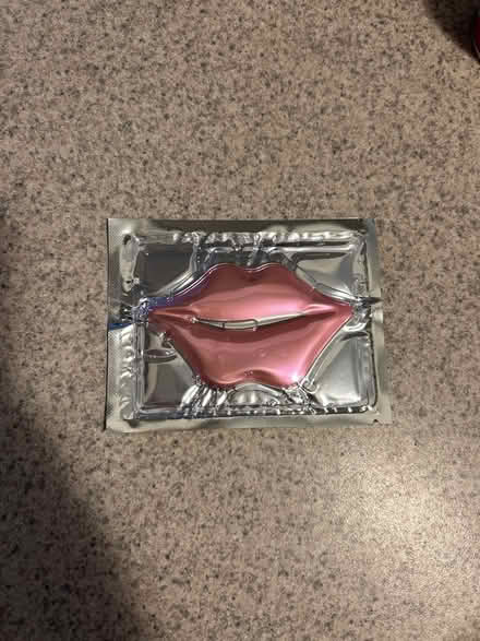 Photo of free Lip mask (Ottawa) #1
