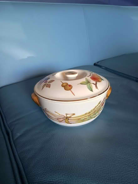 Photo of free A Royal Worcester 7" casserole dish (Hayling Island PO11) #1