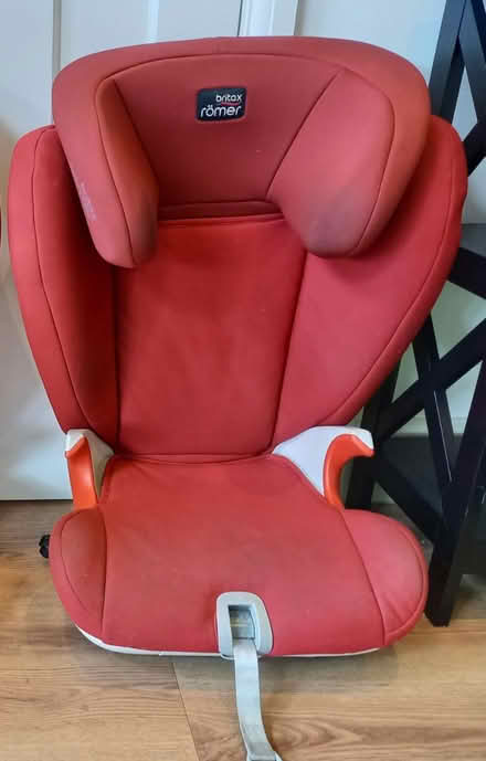 Photo of free Car seat (KT4 Worcester Park) #1