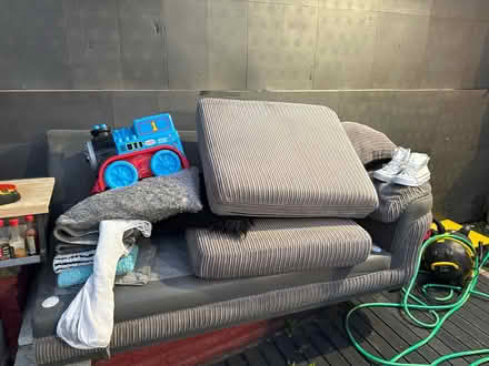 Photo of free Sofa (Sm45rs 33 Hazelwood avenue) #1