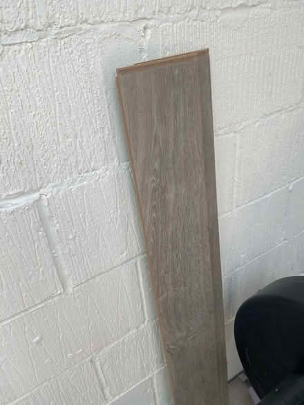Photo of free AC4 Laminate Flooring (Wallington SM6) #3