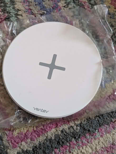 Photo of free Wireless charging dock. No cable (Cam GL11) #1