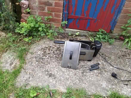 Photo of free Deep fat fryer (Horley RH6) #1