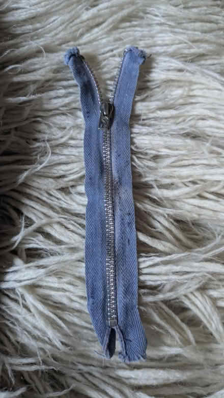 Photo of free Zara trousers size 8 broken zip (NR2) #2