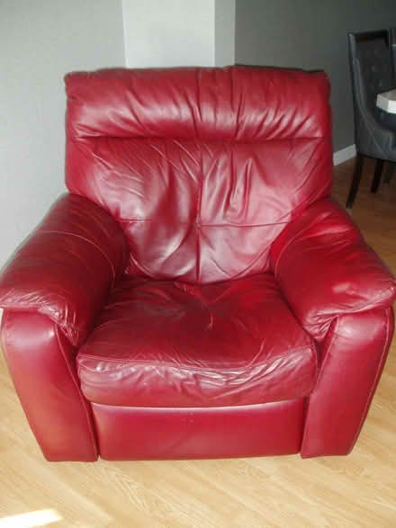 Photo of free leather recliner chair (Gilmerton EH17) #3