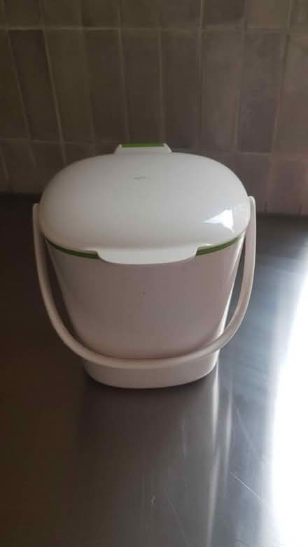 Photo of free Food waste caddy by OXO (Stepney E1) #1