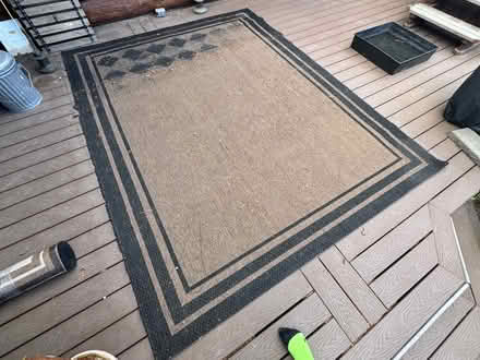 Photo of free 8 x 10 tired but clean patio rug (between Tumalo and Hiway 97) #1