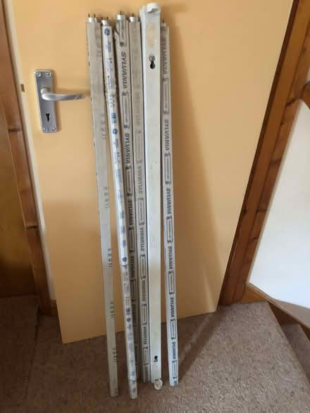 Photo of free Fluorescent Tube lights (CT6) #1