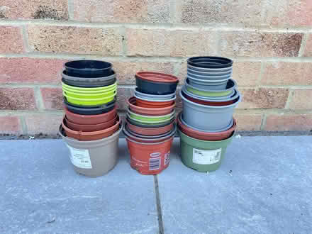 Photo of free Pile of flower pots (Finchampstead RG40) #1