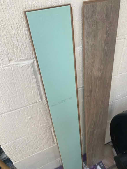 Photo of free AC4 Laminate Flooring (Wallington SM6) #4