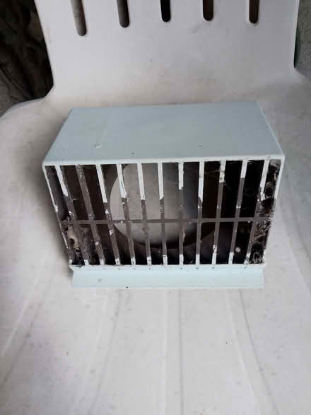 Photo of free Ventilation louvre for 4" duct (Bucknell SY7) #2