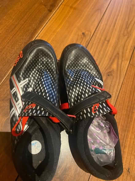 Photo of free Running spikes 6.5. (Isleworth TW7) #1