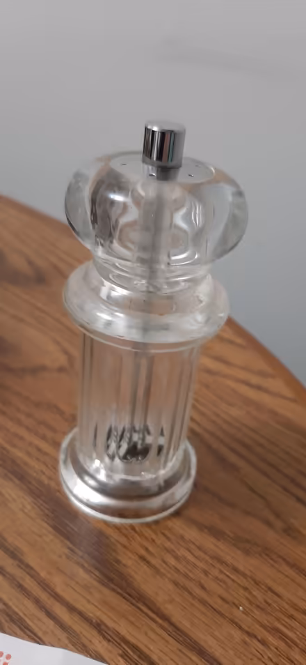 Photo of free Salt pepper shaker (Farmington Hills) #2