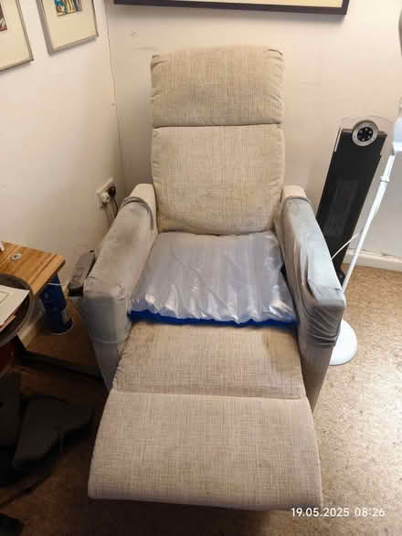 Photo of free Electric recliner with rising foot rest. (Islip OX5) #2