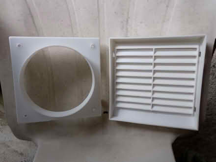 Photo of free Ventilation louvre for 4" duct (Bucknell SY7) #3