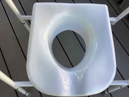 Photo of free Adjustable toilet seat (Mountsorrel LE127EQ) #2