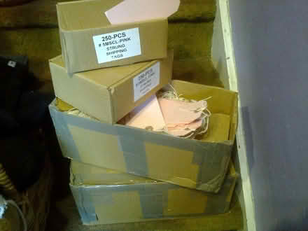 Photo of free Pink tie-on luggage labels (GU51) #1