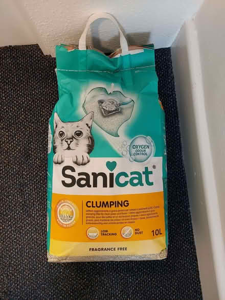 Photo of free 10L Bag of Cat Litter (Morley Green SK9) #1
