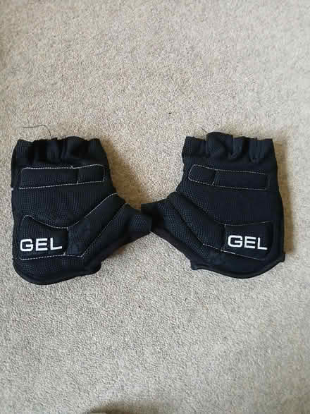 Photo of free Cycling gloves, medium (Bugbrooke) #1