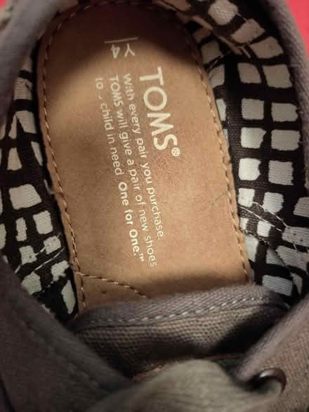 Photo of free Shoes - TOMS - Size UK 3 Youth4 (L1 Liverpool City Centre) #4