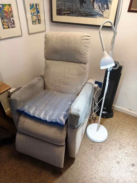 Photo of free Electric recliner with rising foot rest. (Islip OX5) #1