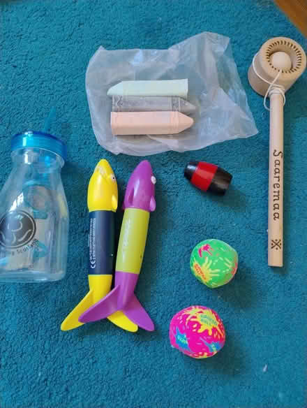 Photo of free Various: Kids wallets, pavement chalk, diving weights, etc (The Grange EH9) #2