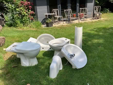 Photo of free Bathroom items (Nest Farm area NN8) #1