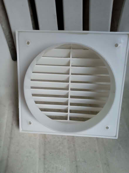 Photo of free Ventilation louvre for 4" duct (Bucknell SY7) #2