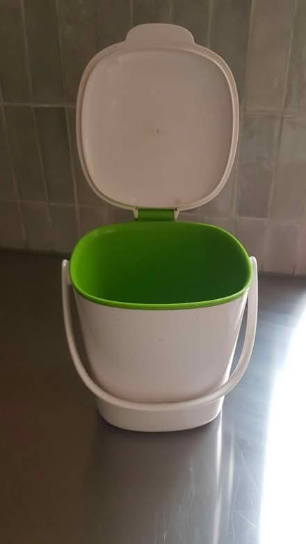 Photo of free Food waste caddy by OXO (Stepney E1) #2