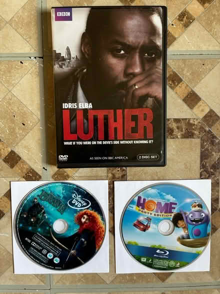 Photo of free DVDs and Blu-rays (1711 Randall Avenue, Bronx) #3
