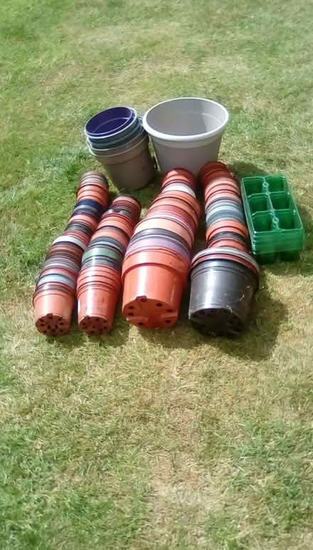 Photo of free Mixed sizes plant pots (Priorslee TF2) #1