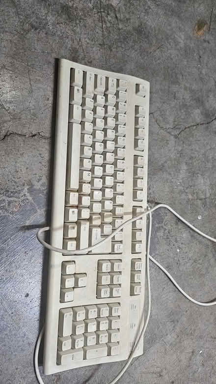 Photo of free PS2 Keyboard, maybe not functional? (Mountain View, Cuesta Park) #2
