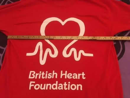 Photo of free T-shirt red large (Queens Park CM12) #1