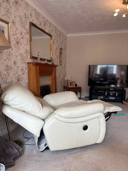 Photo of free Electric recliner armchair (Auchtermuchty KY14) #4