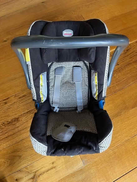 Photo of free Britax Ròˆmer Baby-Safe Newborn Car Seat Birth - 13kg (Astley Abbots WV16) #1