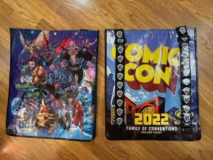 Photo of free Comic Con DC-themed Oversized Bags (North Springfield) #1