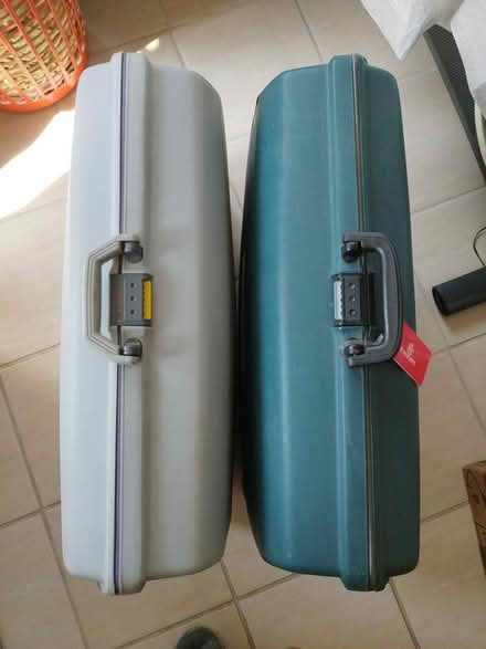 Photo of free Samsonite hard shell luggage (Farnborough GU14) #2
