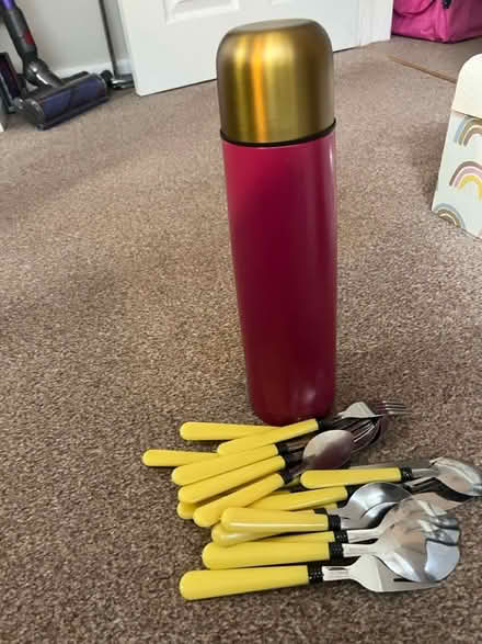 Photo of free A flask and cutlery (CF14) #1