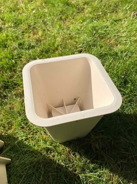 Photo of free Set of 4 plant pots (Beaconsfield HP9) #2