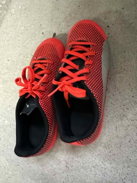 Photo of free Child soccer cleats (Third line and Dundas) #1