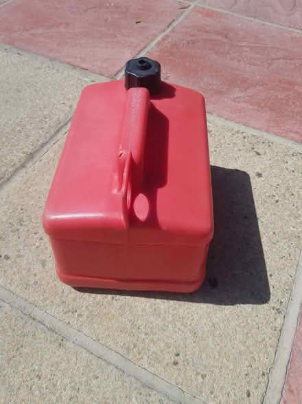 Photo of free Petrol can (Staines-upon-Thames TW18) #2